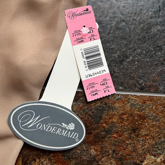 New Wondermaid full length taupe adjustable straps made in USA slip. Size 40 - Picture 9 of 16